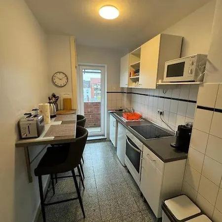 Lejlighed City, 2-zimmer, Kueche, Voll-bad, Balkon *